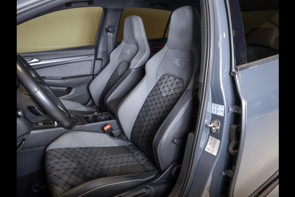 Volkswagen Golf 1.5 eTSI R-Line / 150pk / Panorama dak / Harman Kardon / Stoel en stuurverwarming /