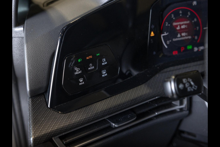 Volkswagen Golf 1.5 eTSI R-Line / 150pk / Panorama dak / Harman Kardon / Stoel en stuurverwarming /