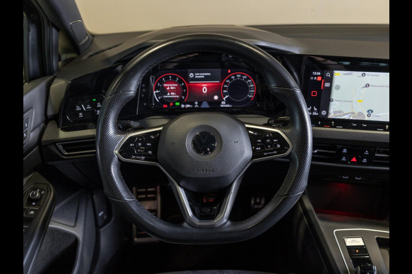 Volkswagen Golf 1.5 eTSI R-Line / 150pk / Panorama dak / Harman Kardon / Stoel en stuurverwarming /