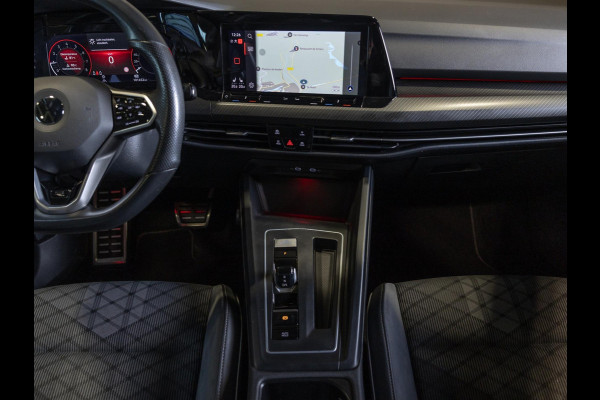 Volkswagen Golf 1.5 eTSI R-Line / 150pk / Panorama dak / Harman Kardon / Stoel en stuurverwarming /