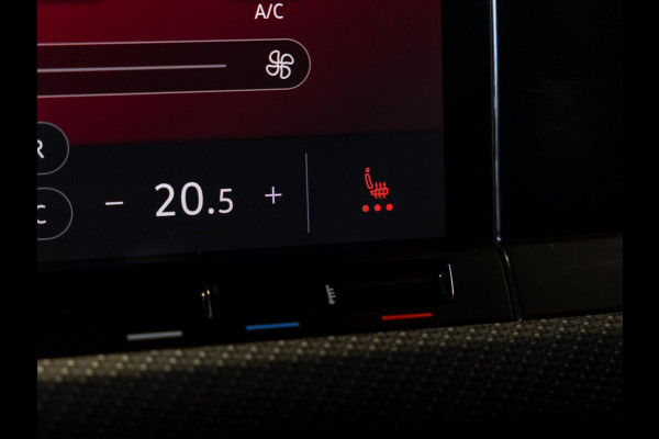 Volkswagen Golf 1.5 eTSI R-Line / 150pk / Panorama dak / Harman Kardon / Stoel en stuurverwarming /