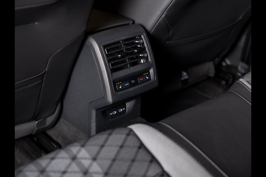 Volkswagen Golf 1.5 eTSI R-Line / 150pk / Panorama dak / Harman Kardon / Stoel en stuurverwarming /