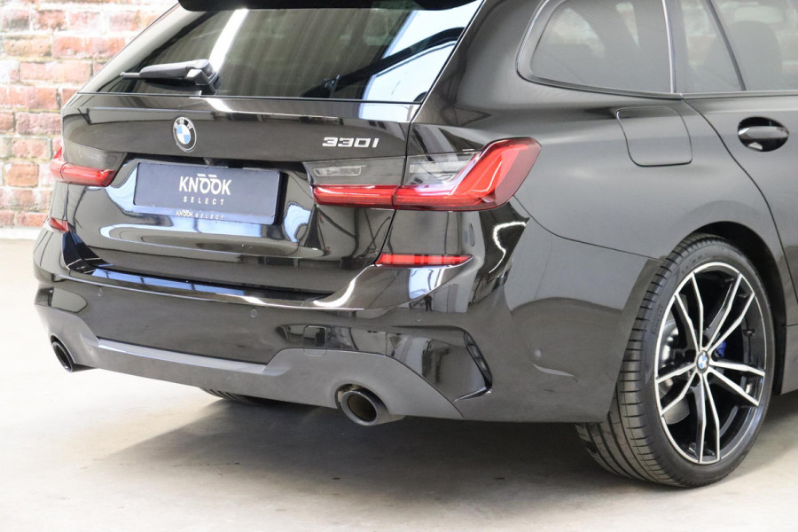 BMW 3 Serie Touring 330i High Executive M Sport Pakket Automaat / Live Cockpit Professional / Panoramadak / Driving Assistant Professional / M Sport Differentieel / Nappa Leder / Extra Getint Glas / 19 Inch / Harman Kardon / M Sport Remsysteem / Achteruitrijcamera / Stoelverwarming / Head-Up Display