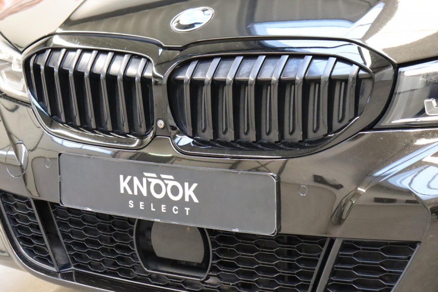 BMW 3 Serie Touring 330i High Executive M Sport Pakket Automaat / Live Cockpit Professional / Panoramadak / Driving Assistant Professional / M Sport Differentieel / Nappa Leder / Extra Getint Glas / 19 Inch / Harman Kardon / M Sport Remsysteem / Achteruitrijcamera / Stoelverwarming / Head-Up Display