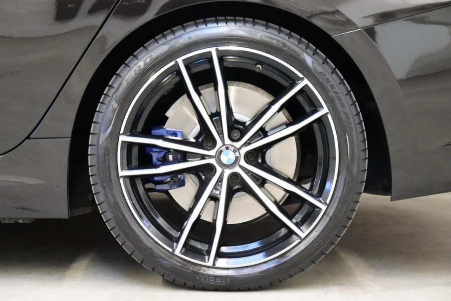 BMW 3 Serie Touring 330i High Executive M Sport Pakket Automaat / Live Cockpit Professional / Panoramadak / Driving Assistant Professional / M Sport Differentieel / Nappa Leder / Extra Getint Glas / 19 Inch / Harman Kardon / M Sport Remsysteem / Achteruitrijcamera / Stoelverwarming / Head-Up Display