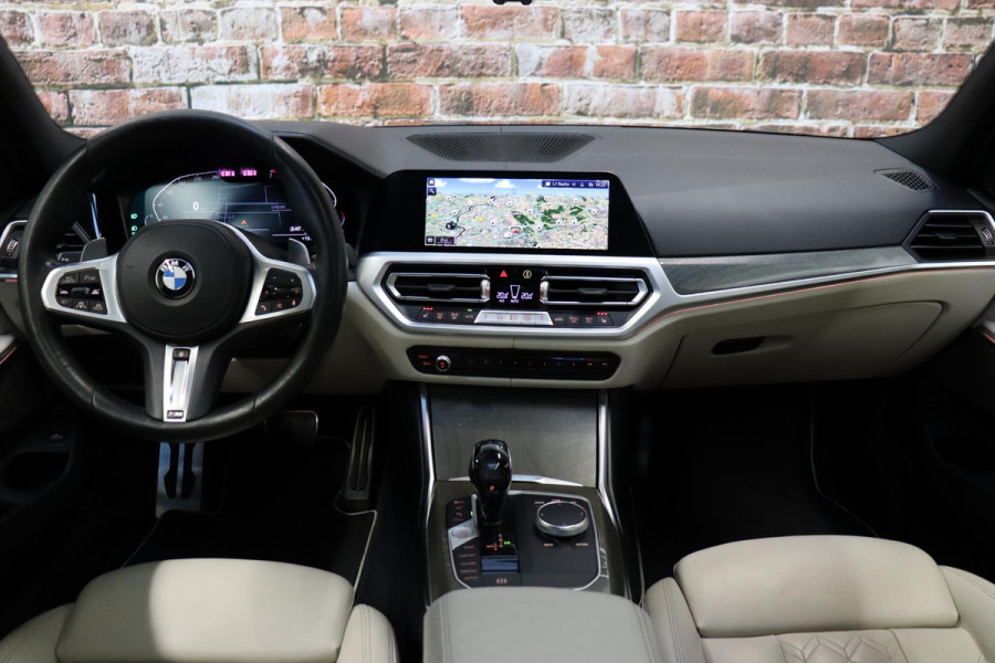 BMW 3 Serie Touring 330i High Executive M Sport Pakket Automaat / Live Cockpit Professional / Panoramadak / Driving Assistant Professional / M Sport Differentieel / Nappa Leder / Extra Getint Glas / 19 Inch / Harman Kardon / M Sport Remsysteem / Achteruitrijcamera / Stoelverwarming / Head-Up Display
