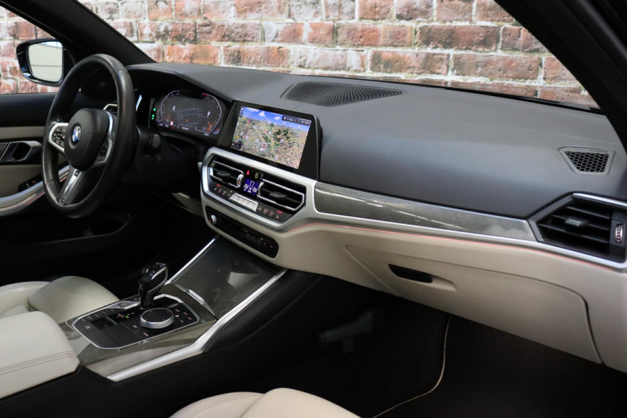 BMW 3 Serie Touring 330i High Executive M Sport Pakket Automaat / Live Cockpit Professional / Panoramadak / Driving Assistant Professional / M Sport Differentieel / Nappa Leder / Extra Getint Glas / 19 Inch / Harman Kardon / M Sport Remsysteem / Achteruitrijcamera / Stoelverwarming / Head-Up Display