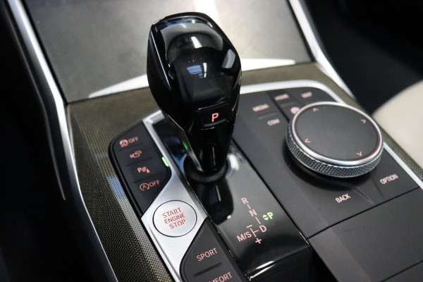 BMW 3 Serie Touring 330i High Executive M Sport Pakket Automaat / Live Cockpit Professional / Panoramadak / Driving Assistant Professional / M Sport Differentieel / Nappa Leder / Extra Getint Glas / 19 Inch / Harman Kardon / M Sport Remsysteem / Achteruitrijcamera / Stoelverwarming / Head-Up Display