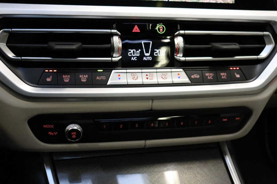 BMW 3 Serie Touring 330i High Executive M Sport Pakket Automaat / Live Cockpit Professional / Panoramadak / Driving Assistant Professional / M Sport Differentieel / Nappa Leder / Extra Getint Glas / 19 Inch / Harman Kardon / M Sport Remsysteem / Achteruitrijcamera / Stoelverwarming / Head-Up Display