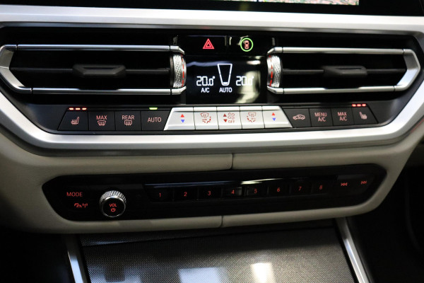 BMW 3 Serie Touring 330i High Executive M Sport Pakket Automaat / Live Cockpit Professional / Panoramadak / Driving Assistant Professional / M Sport Differentieel / Nappa Leder / Extra Getint Glas / 19 Inch / Harman Kardon / M Sport Remsysteem / Achteruitrijcamera / Stoelverwarming / Head-Up Display