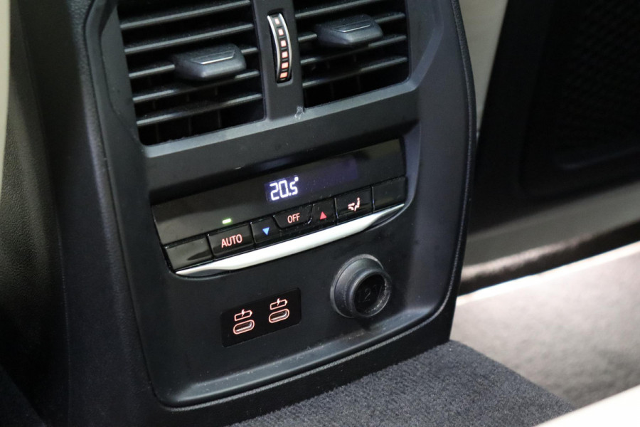 BMW 3 Serie Touring 330i High Executive M Sport Pakket Automaat / Live Cockpit Professional / Panoramadak / Driving Assistant Professional / M Sport Differentieel / Nappa Leder / Extra Getint Glas / 19 Inch / Harman Kardon / M Sport Remsysteem / Achteruitrijcamera / Stoelverwarming / Head-Up Display