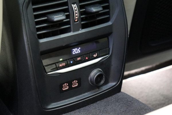 BMW 3 Serie Touring 330i High Executive M Sport Pakket Automaat / Live Cockpit Professional / Panoramadak / Driving Assistant Professional / M Sport Differentieel / Nappa Leder / Extra Getint Glas / 19 Inch / Harman Kardon / M Sport Remsysteem / Achteruitrijcamera / Stoelverwarming / Head-Up Display