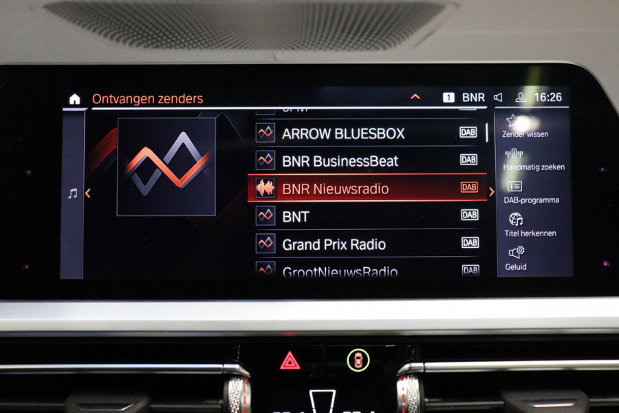 BMW 3 Serie Touring 330i High Executive M Sport Pakket Automaat / Live Cockpit Professional / Panoramadak / Driving Assistant Professional / M Sport Differentieel / Nappa Leder / Extra Getint Glas / 19 Inch / Harman Kardon / M Sport Remsysteem / Achteruitrijcamera / Stoelverwarming / Head-Up Display