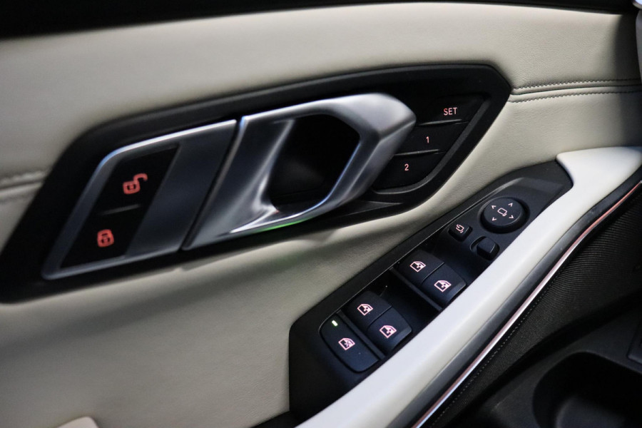 BMW 3 Serie Touring 330i High Executive M Sport Pakket Automaat / Live Cockpit Professional / Panoramadak / Driving Assistant Professional / M Sport Differentieel / Nappa Leder / Extra Getint Glas / 19 Inch / Harman Kardon / M Sport Remsysteem / Achteruitrijcamera / Stoelverwarming / Head-Up Display