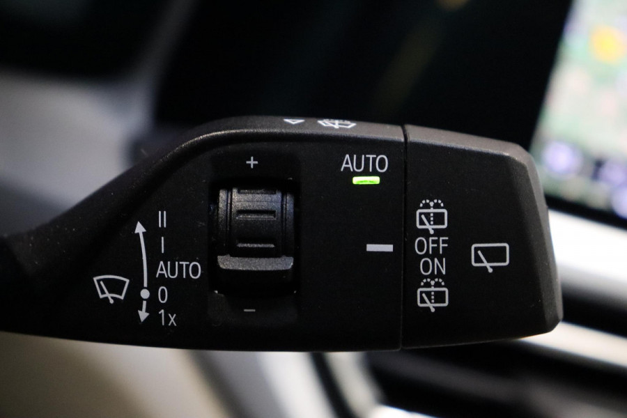 BMW 3 Serie Touring 330i High Executive M Sport Pakket Automaat / Live Cockpit Professional / Panoramadak / Driving Assistant Professional / M Sport Differentieel / Nappa Leder / Extra Getint Glas / 19 Inch / Harman Kardon / M Sport Remsysteem / Achteruitrijcamera / Stoelverwarming / Head-Up Display