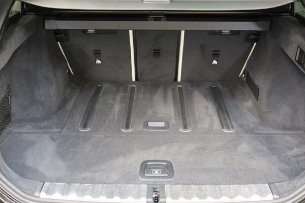 BMW 3 Serie Touring 330i High Executive M Sport Pakket Automaat / Live Cockpit Professional / Panoramadak / Driving Assistant Professional / M Sport Differentieel / Nappa Leder / Extra Getint Glas / 19 Inch / Harman Kardon / M Sport Remsysteem / Achteruitrijcamera / Stoelverwarming / Head-Up Display