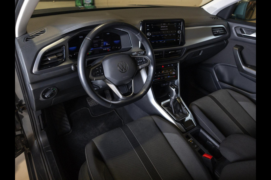 Volkswagen T-Roc 1.5 TSI Life / 150pk / Achteruitrij camera / Stoelverwarming /