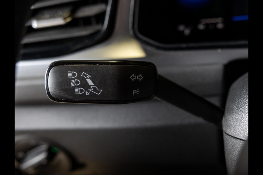 Volkswagen T-Roc 1.5 TSI Life / 150pk / Achteruitrij camera / Stoelverwarming /