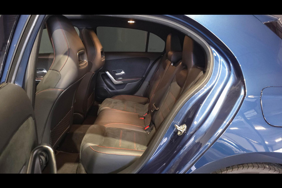 Mercedes-Benz A-Klasse 180 AMG Line | Panorama | Camera | Carplay