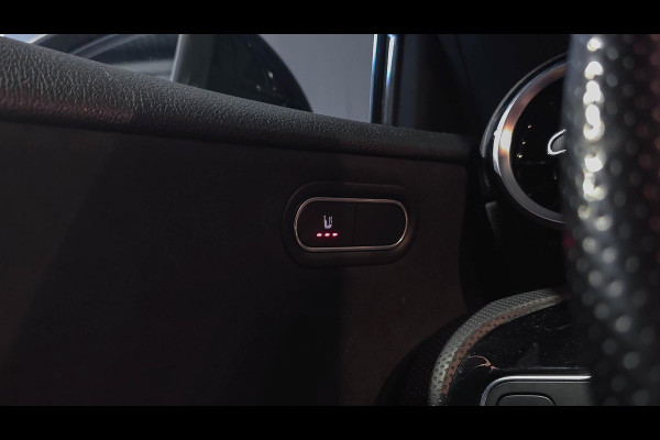 Mercedes-Benz A-Klasse 180 AMG Line | Panorama | Camera | Carplay