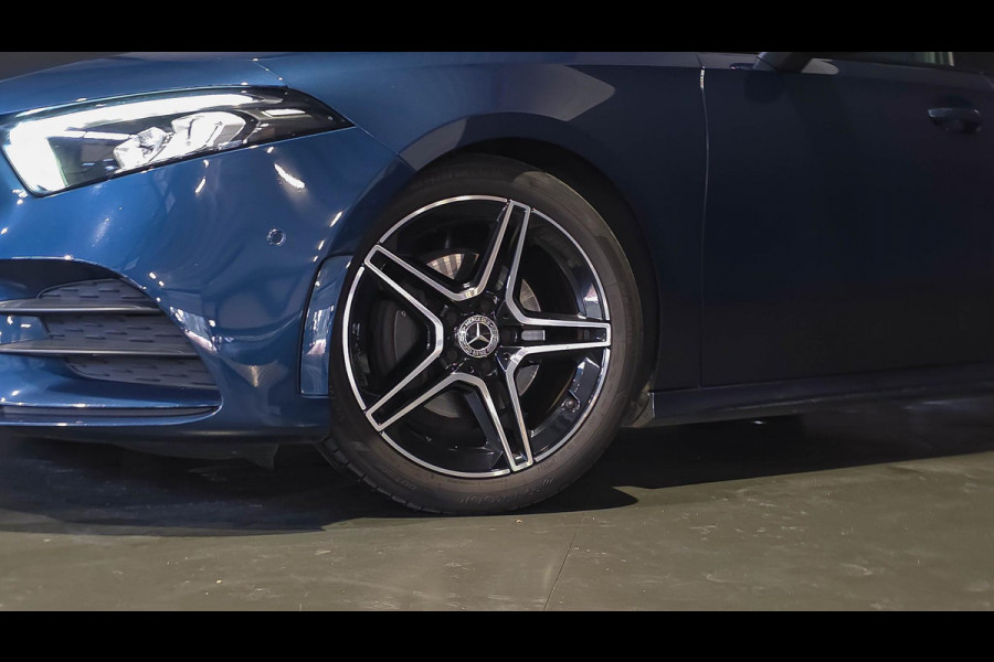 Mercedes-Benz A-Klasse 180 AMG Line | Panorama | Camera | Carplay