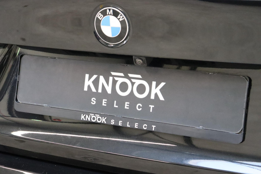 BMW 3 Serie Sedan 318i High Executive Luxury Line Automaat / Live Cockpit Professional / Sportstoelen / Hifi / Leder / Neerklapbare Achterbank / Stoelverwarming / Climate Control / 17 Inch / Sfeerverlichting / LED Chrome Line