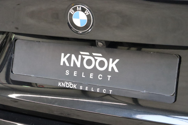 BMW 3 Serie Sedan 318i High Executive Luxury Line Automaat / Live Cockpit Professional / Sportstoelen / Hifi / Leder / Neerklapbare Achterbank / Stoelverwarming / Climate Control / 17 Inch / Sfeerverlichting / LED Chrome Line