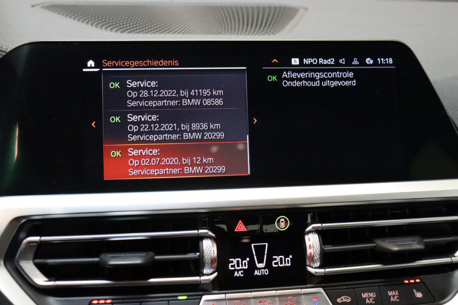 BMW 3 Serie Sedan 318i High Executive Luxury Line Automaat / Live Cockpit Professional / Sportstoelen / Hifi / Leder / Neerklapbare Achterbank / Stoelverwarming / Climate Control / 17 Inch / Sfeerverlichting / LED Chrome Line