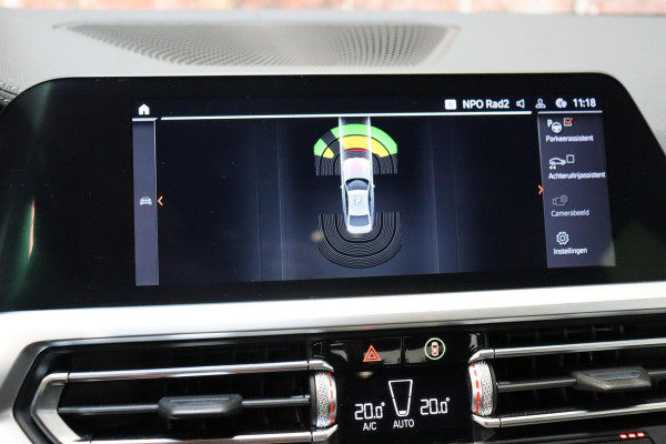 BMW 3 Serie Sedan 318i High Executive Luxury Line Automaat / Live Cockpit Professional / Sportstoelen / Hifi / Leder / Neerklapbare Achterbank / Stoelverwarming / Climate Control / 17 Inch / Sfeerverlichting / LED Chrome Line