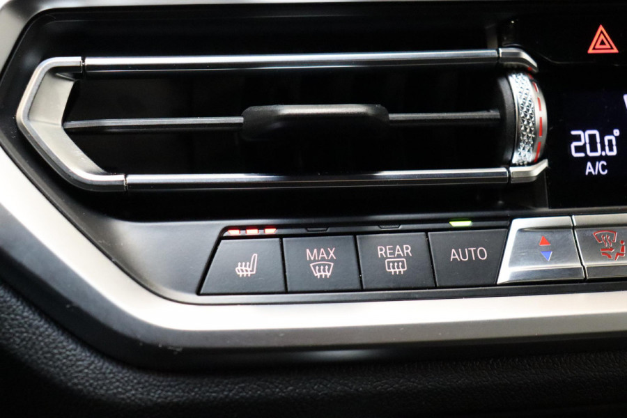 BMW 3 Serie Sedan 318i High Executive Luxury Line Automaat / Live Cockpit Professional / Sportstoelen / Hifi / Leder / Neerklapbare Achterbank / Stoelverwarming / Climate Control / 17 Inch / Sfeerverlichting / LED Chrome Line