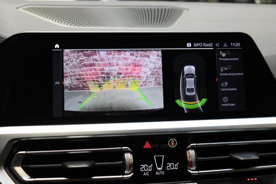 BMW 3 Serie Sedan 318i High Executive Luxury Line Automaat / Live Cockpit Professional / Sportstoelen / Hifi / Leder / Neerklapbare Achterbank / Stoelverwarming / Climate Control / 17 Inch / Sfeerverlichting / LED Chrome Line