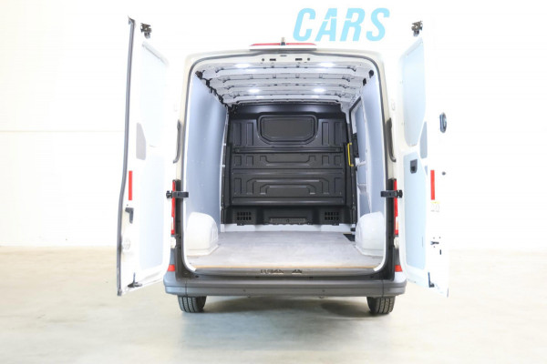 Volkswagen Crafter 35 2.0 TDI L3/H2 140PK AUTOMAAT CAMERA PDC AIRCO NAVI BJ 24 TOPSTAAT ALS NIEUW LEASE V/A 142,- p.m. INRUIL MOG