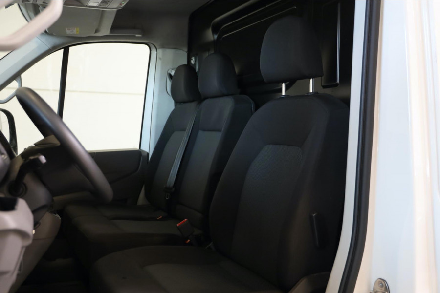 Volkswagen Crafter 35 2.0 TDI L3/H2 140PK AUTOMAAT CAMERA PDC AIRCO NAVI BJ 24 TOPSTAAT ALS NIEUW LEASE V/A 142,- p.m. INRUIL MOG