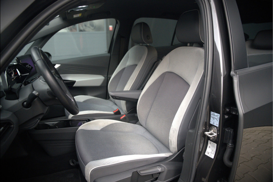 Volkswagen ID.3 First Plus 58 kWh | Stoelverwarming | Stuurverwarming | Camera | Adaptive Cruise Control | Navigatie | Keyless | Parkeersensoren | LED | Apple Carplay | BTW | NAP |
