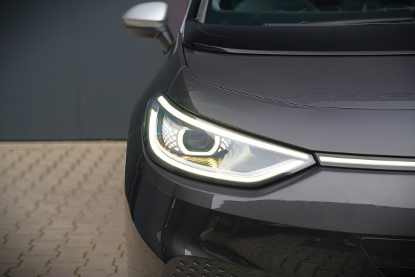 Volkswagen ID.3 First Plus 58 kWh | Stoelverwarming | Stuurverwarming | Camera | Adaptive Cruise Control | Navigatie | Keyless | Parkeersensoren | LED | Apple Carplay | BTW | NAP |