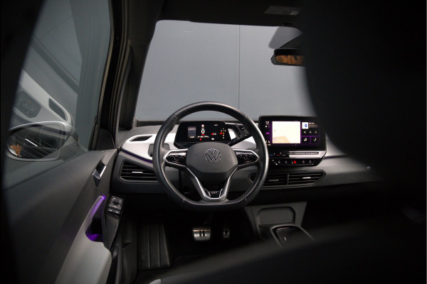 Volkswagen ID.3 First Plus 58 kWh | Stoelverwarming | Stuurverwarming | Camera | Adaptive Cruise Control | Navigatie | Keyless | Parkeersensoren | LED | Apple Carplay | BTW | NAP |