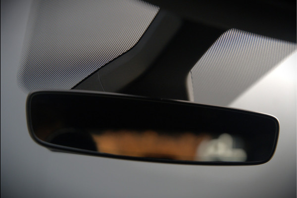 Volkswagen ID.3 First Plus 58 kWh | Stoelverwarming | Stuurverwarming | Camera | Adaptive Cruise Control | Navigatie | Keyless | Parkeersensoren | LED | Apple Carplay | BTW | NAP |