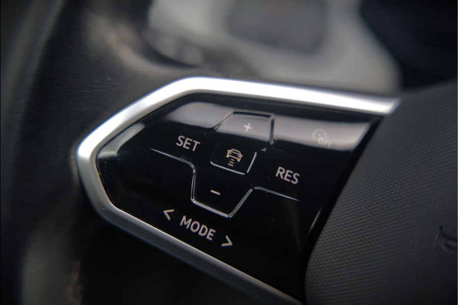 Volkswagen ID.3 First Plus 58 kWh | Stoelverwarming | Stuurverwarming | Camera | Adaptive Cruise Control | Navigatie | Keyless | Parkeersensoren | LED | Apple Carplay | NAP |