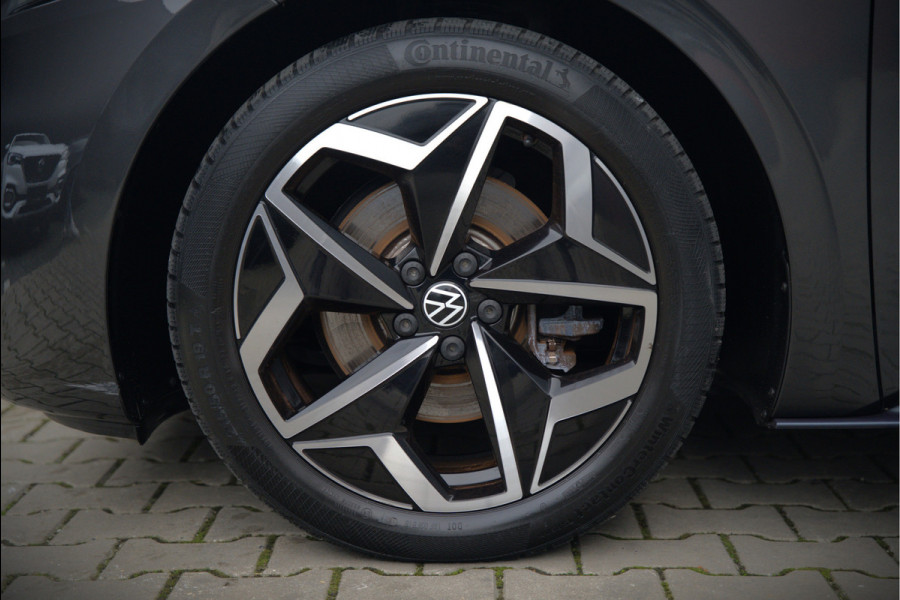 Volkswagen ID.3 First Plus 58 kWh | Stoelverwarming | Stuurverwarming | Camera | Adaptive Cruise Control | Navigatie | Keyless | Parkeersensoren | LED | Apple Carplay | NAP |