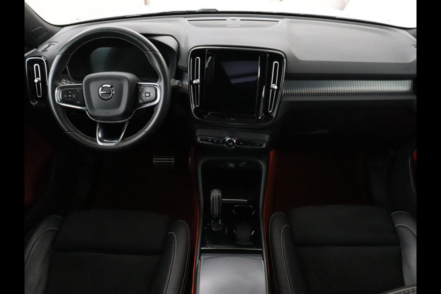 Volvo XC40 Recharge P8 AWD R Design | Panoramadak | Trekhaak | Adaptive cruise | Harman/Kardon | Achterbankverwarming | 360 Camera | Carplay | Keyless