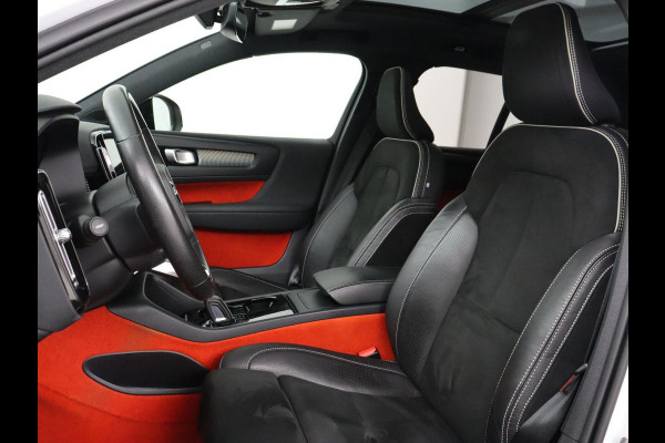 Volvo XC40 Recharge P8 AWD R Design | Panoramadak | Trekhaak | Adaptive cruise | Harman/Kardon | Achterbankverwarming | 360 Camera | Carplay | Keyless