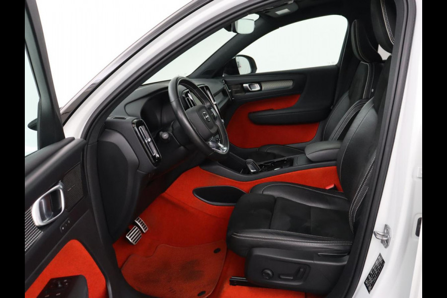 Volvo XC40 Recharge P8 AWD R Design | Panoramadak | Trekhaak | Adaptive cruise | Harman/Kardon | Achterbankverwarming | 360 Camera | Carplay | Keyless
