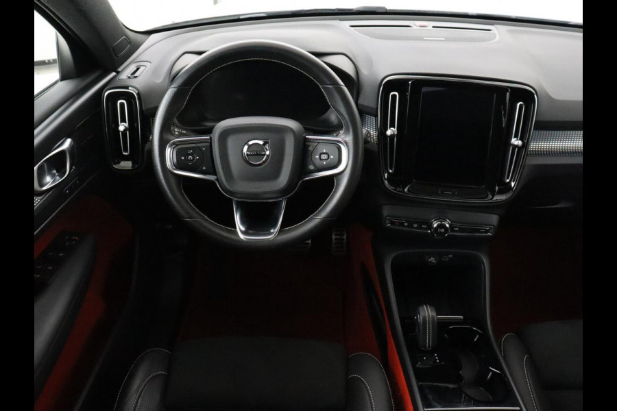 Volvo XC40 Recharge P8 AWD R Design | Panoramadak | Trekhaak | Adaptive cruise | Harman/Kardon | Achterbankverwarming | 360 Camera | Carplay | Keyless