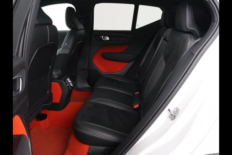 Volvo XC40 Recharge P8 AWD R Design | Panoramadak | Trekhaak | Adaptive cruise | Harman/Kardon | Achterbankverwarming | 360 Camera | Carplay | Keyless