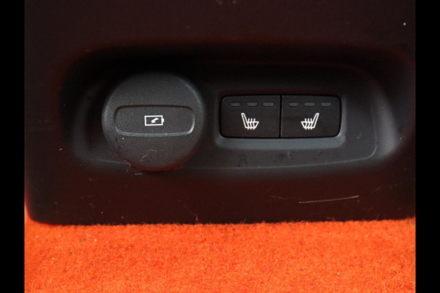Volvo XC40 Recharge P8 AWD R Design | Panoramadak | Trekhaak | Adaptive cruise | Harman/Kardon | Achterbankverwarming | 360 Camera | Carplay | Keyless