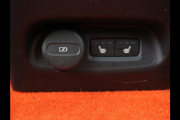 Volvo XC40 Recharge P8 AWD R Design | Panoramadak | Trekhaak | Adaptive cruise | Harman/Kardon | Achterbankverwarming | 360 Camera | Carplay | Keyless