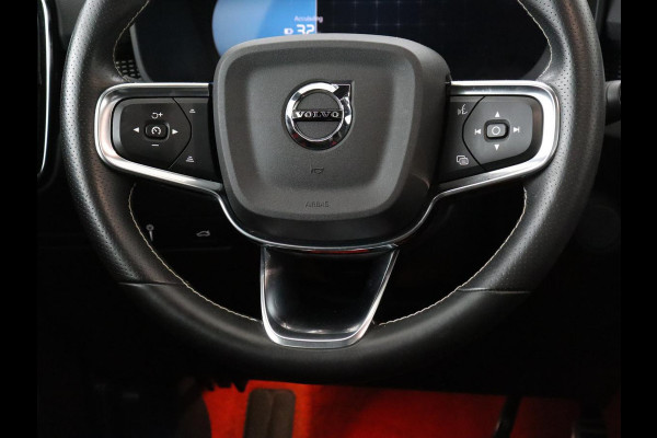 Volvo XC40 Recharge P8 AWD R Design | Panoramadak | Trekhaak | Adaptive cruise | Harman/Kardon | Achterbankverwarming | 360 Camera | Carplay | Keyless