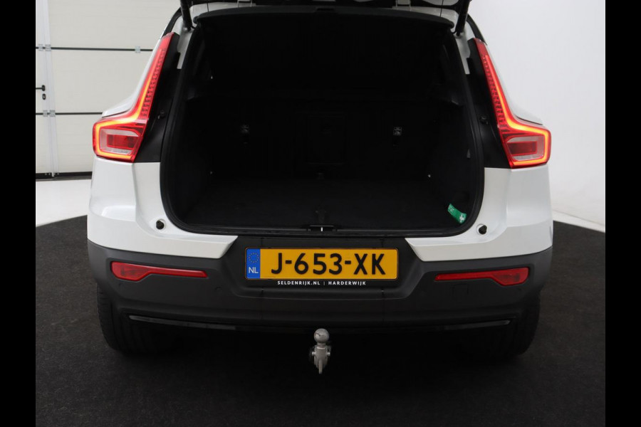 Volvo XC40 Recharge P8 AWD R Design | Panoramadak | Trekhaak | Adaptive cruise | Harman/Kardon | Achterbankverwarming | 360 Camera | Carplay | Keyless