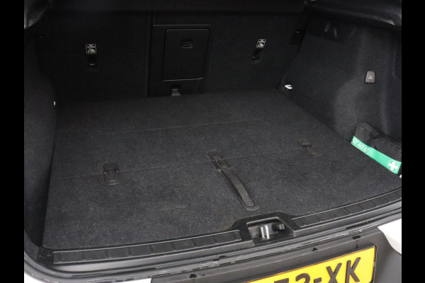 Volvo XC40 Recharge P8 AWD R Design | Panoramadak | Trekhaak | Adaptive cruise | Harman/Kardon | Achterbankverwarming | 360 Camera | Carplay | Keyless