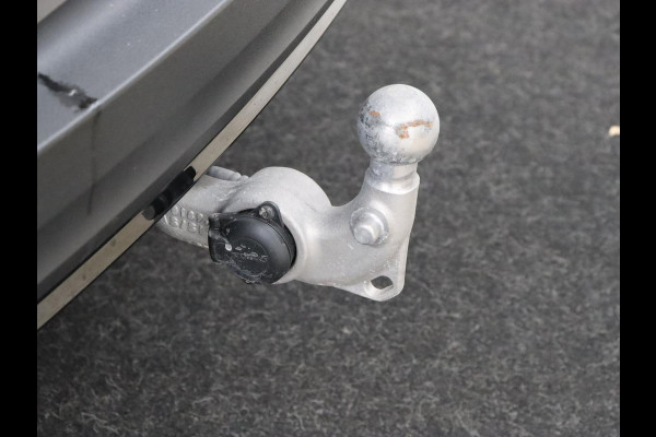 Volvo XC40 Recharge P8 AWD R Design | Panoramadak | Trekhaak | Adaptive cruise | Harman/Kardon | Achterbankverwarming | 360 Camera | Carplay | Keyless